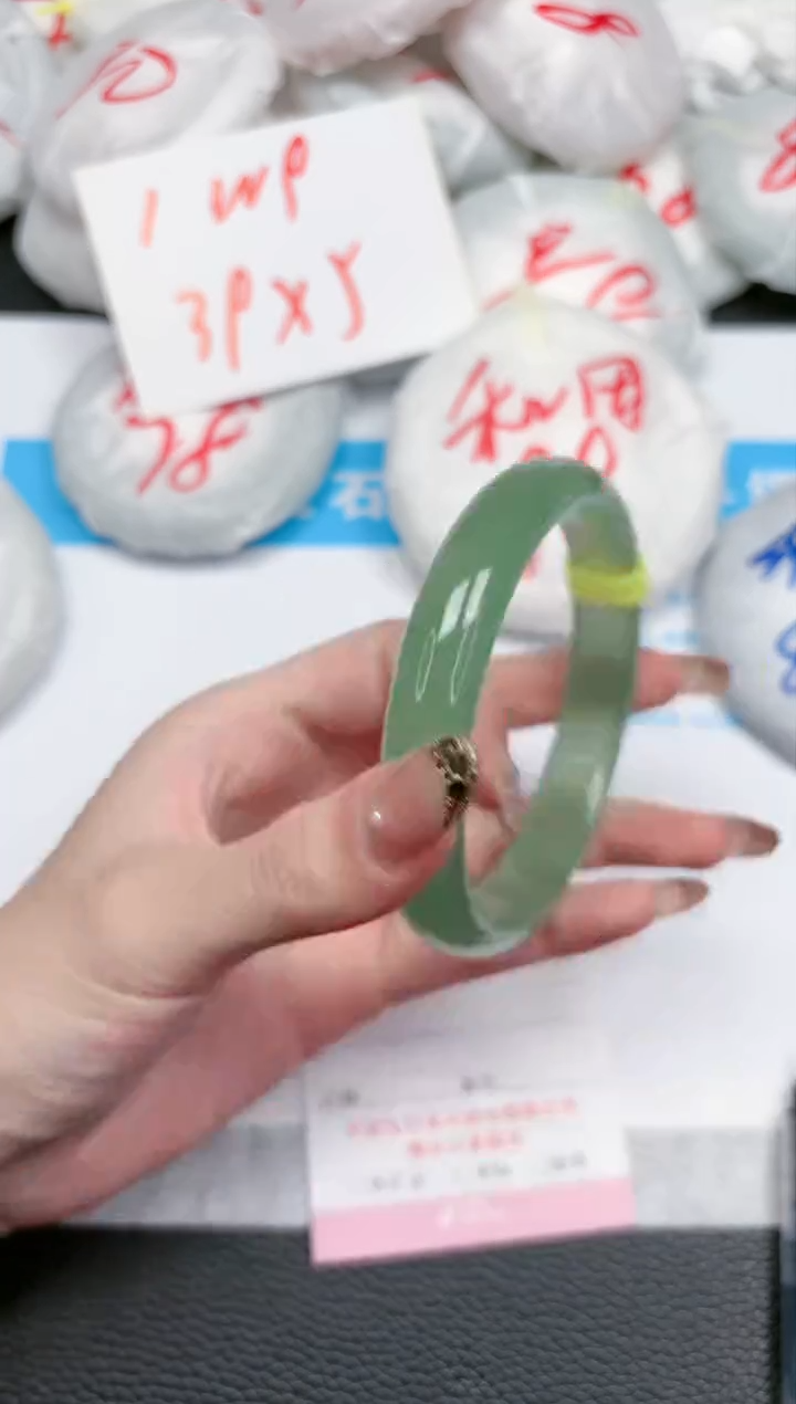 【闪购商品】石英质玉手镯未镶嵌283-65