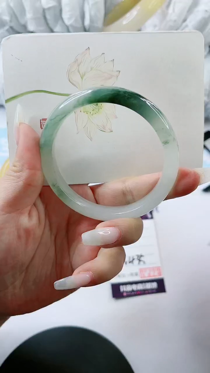 【闪购商品】石英质玉手镯未镶嵌多样性发货V435