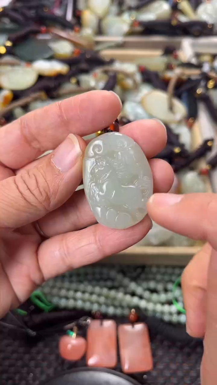 【闪购商品】和田玉颈饰未镶嵌多样性发货没有证书拍一发一有瑕