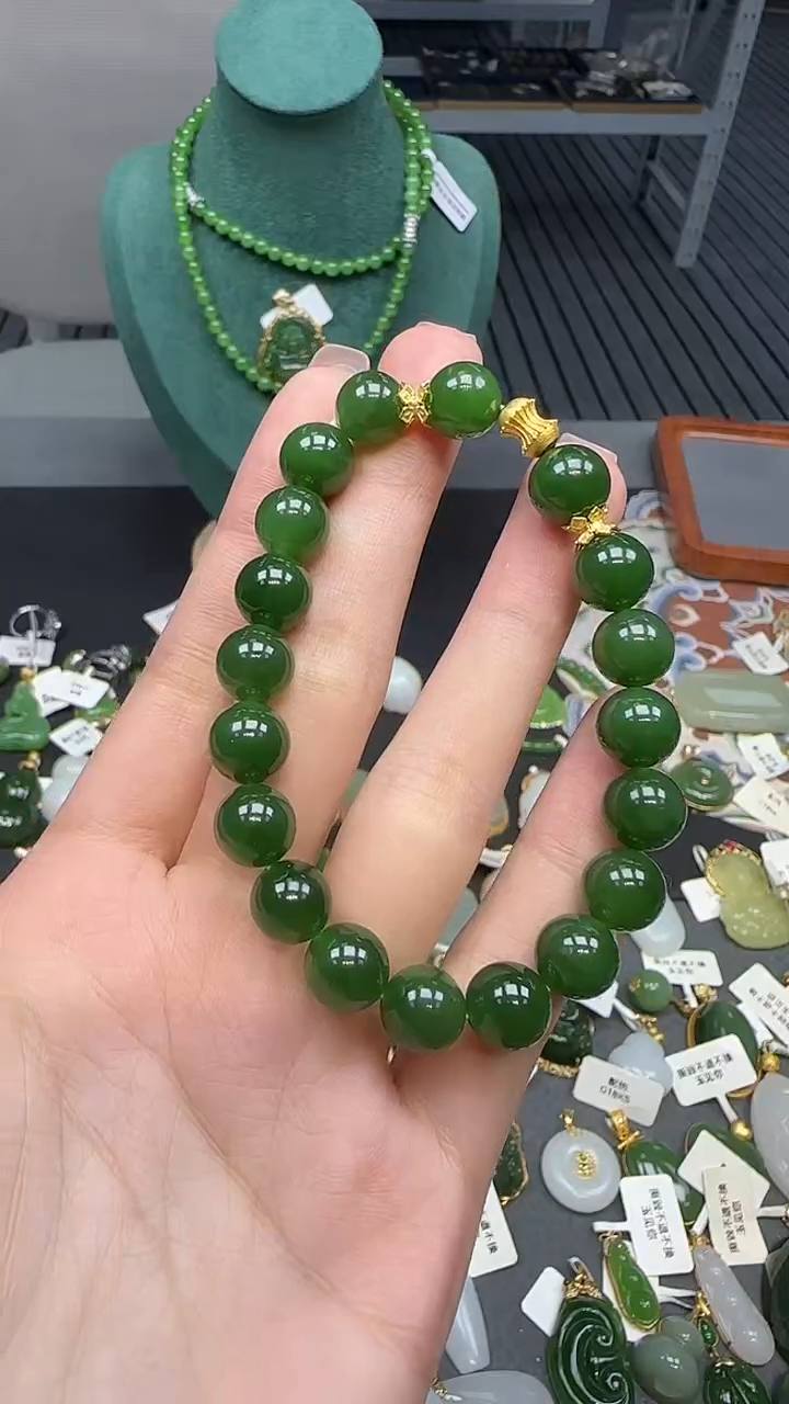 18K金镶嵌手串和田玉1