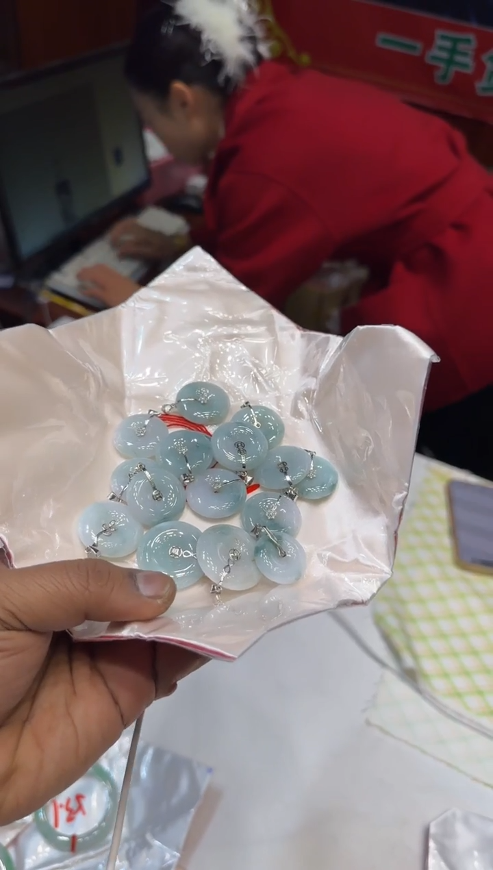 吊坠(不含链)未镶嵌翡翠平安扣吊坠随机发一