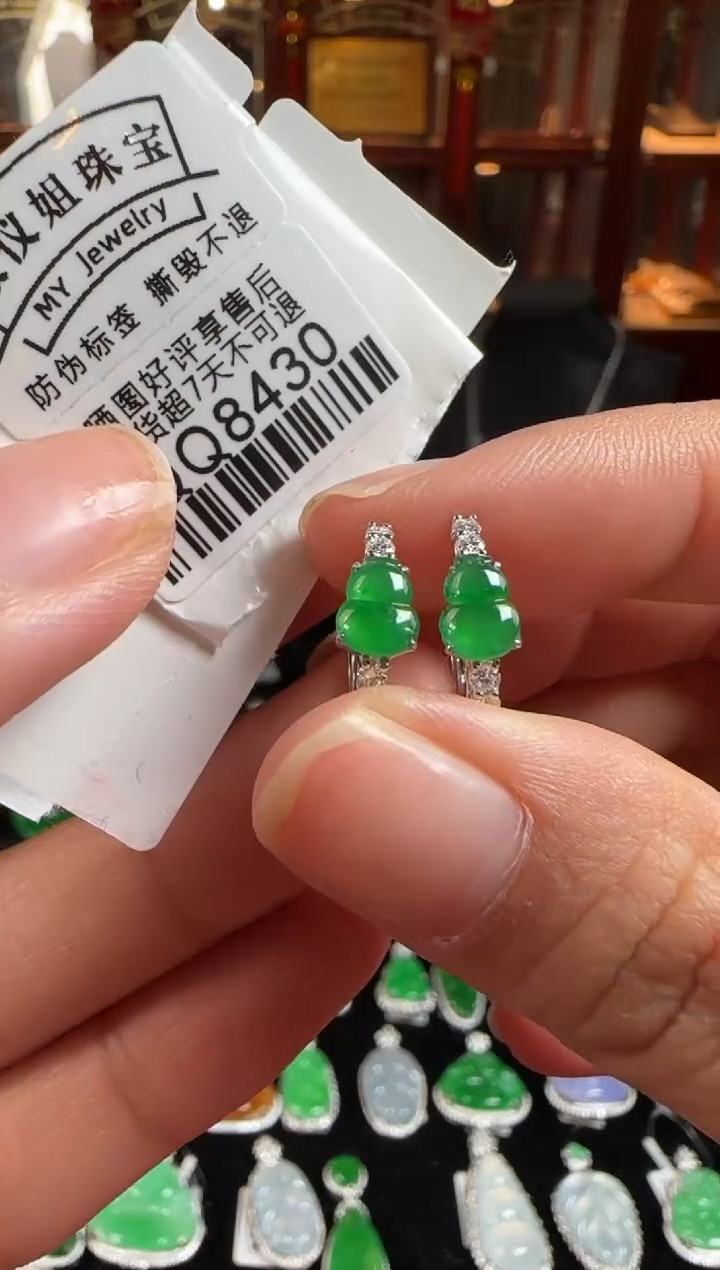 18K金镶嵌翡翠耳饰QQ8430绿葫芦耳包