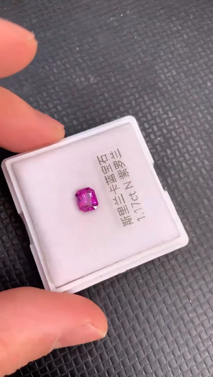 【闪购商品】蓝宝石裸石未镶嵌天然无烧紫色蓝宝石