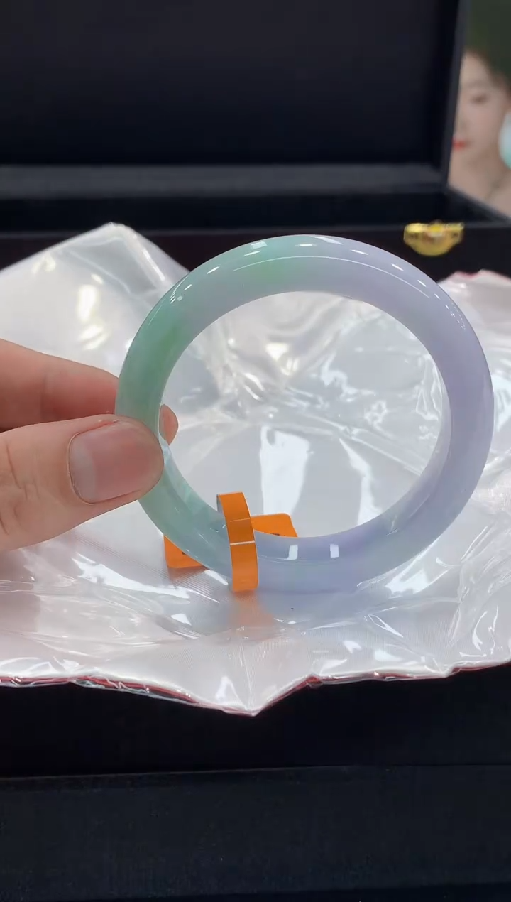 翡翠手镯未镶嵌手镯