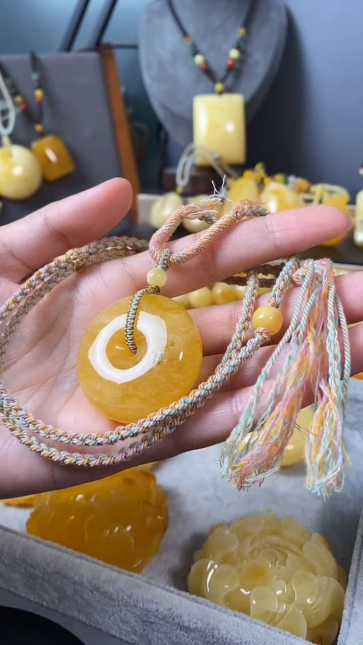 裸石琥珀未镶嵌平安扣16.11克