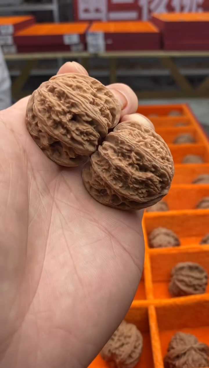 把件文玩核桃承德密纹红宝石手把件