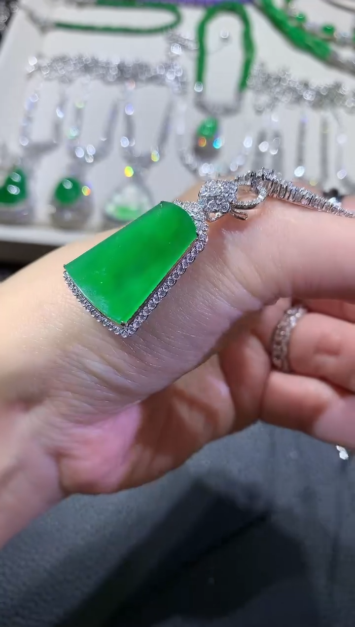 【闪购商品】翡翠吊坠(不含链)18K金镶嵌85-无事牌