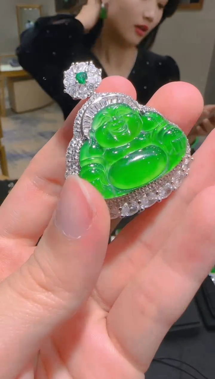 【闪购商品】翡翠吊坠(赠链)银S925镶嵌天然翡翠A货多样性发一件