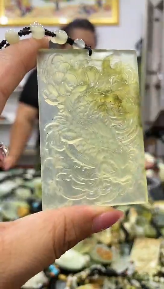 岫玉未镶嵌吊坠 