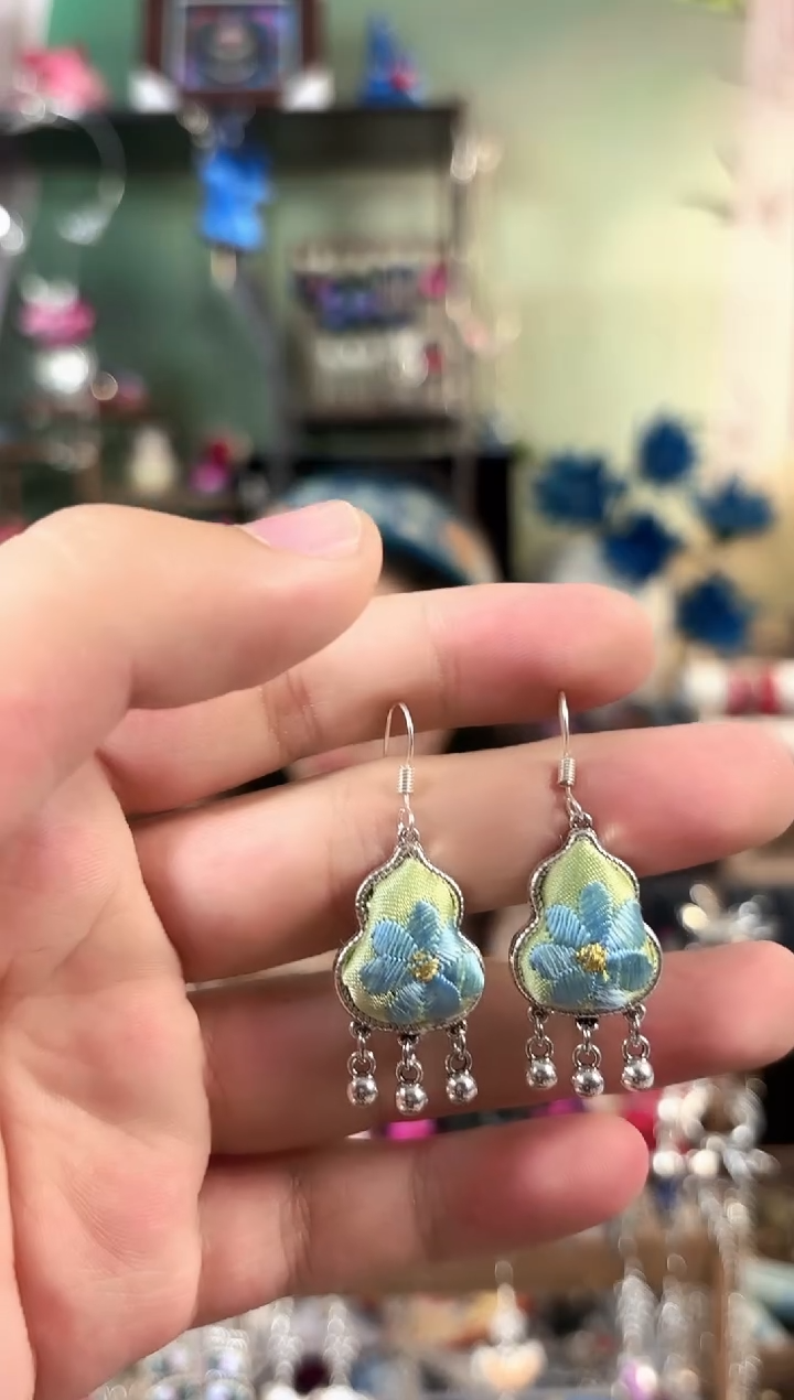 彩云南阁非遗老绣饰品032