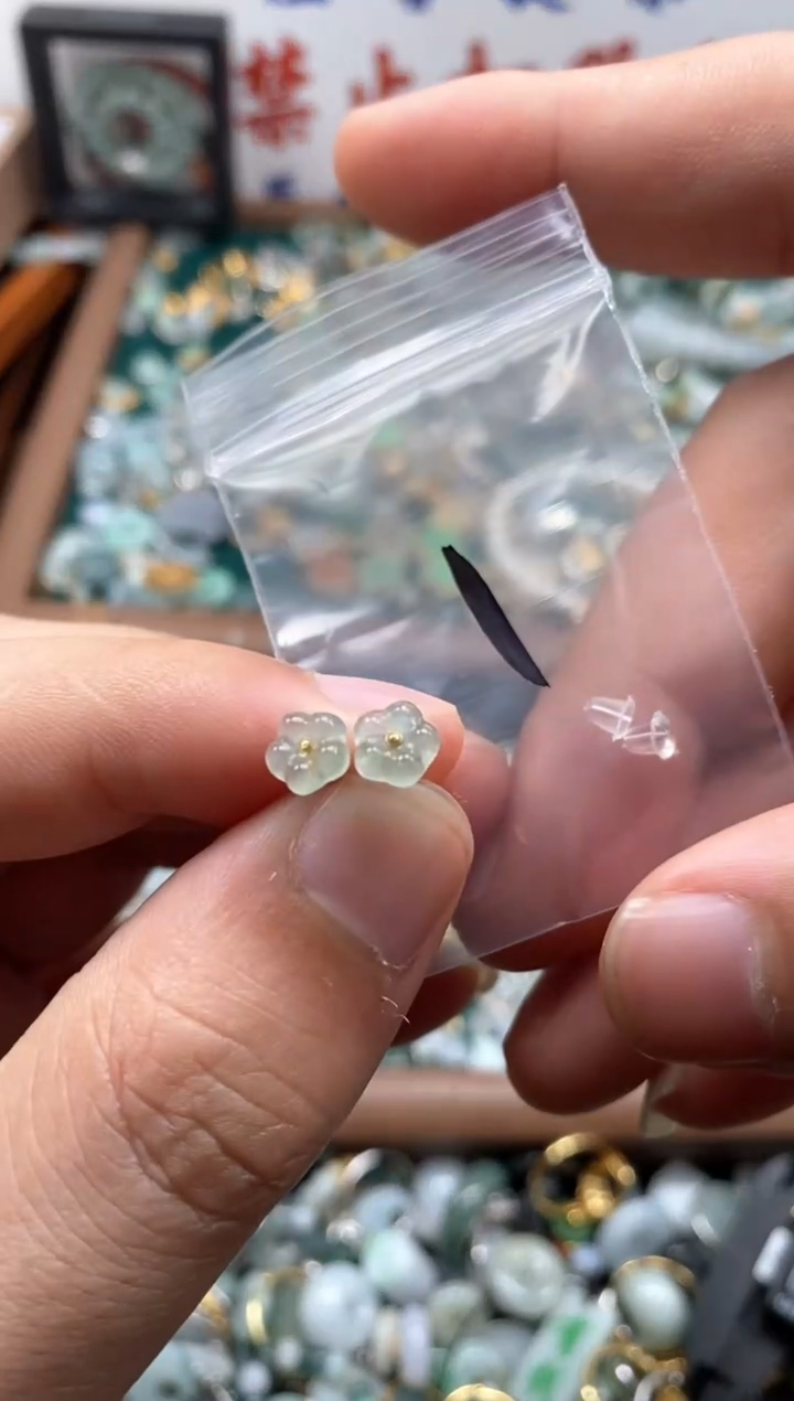 【闪购商品】翡翠颈饰未镶嵌哥哥