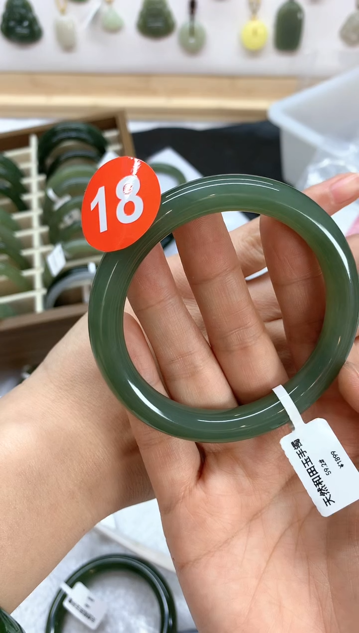 未镶嵌手镯和田玉y**n手镯3