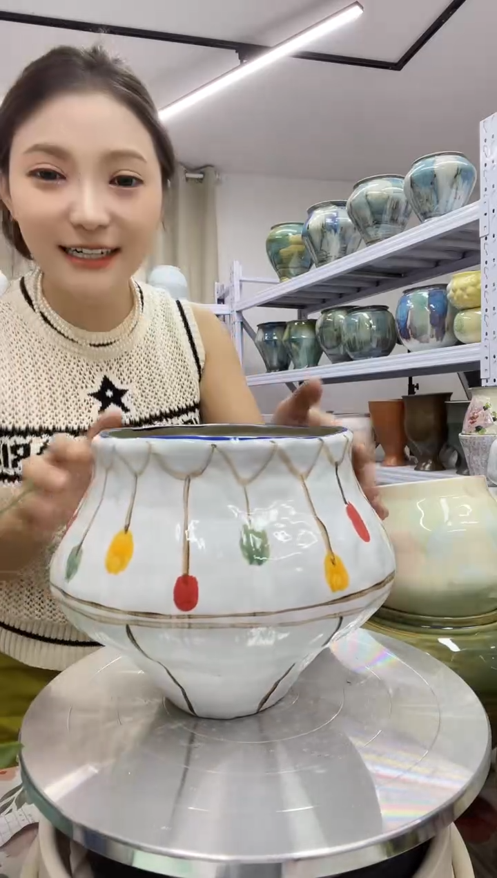 无孔   口15  高17.5   陶瓷花盆 9.10  直播链接     