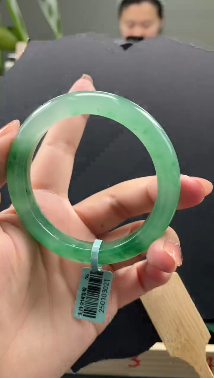 【闪购商品】石英质玉手镯未镶嵌口径56+