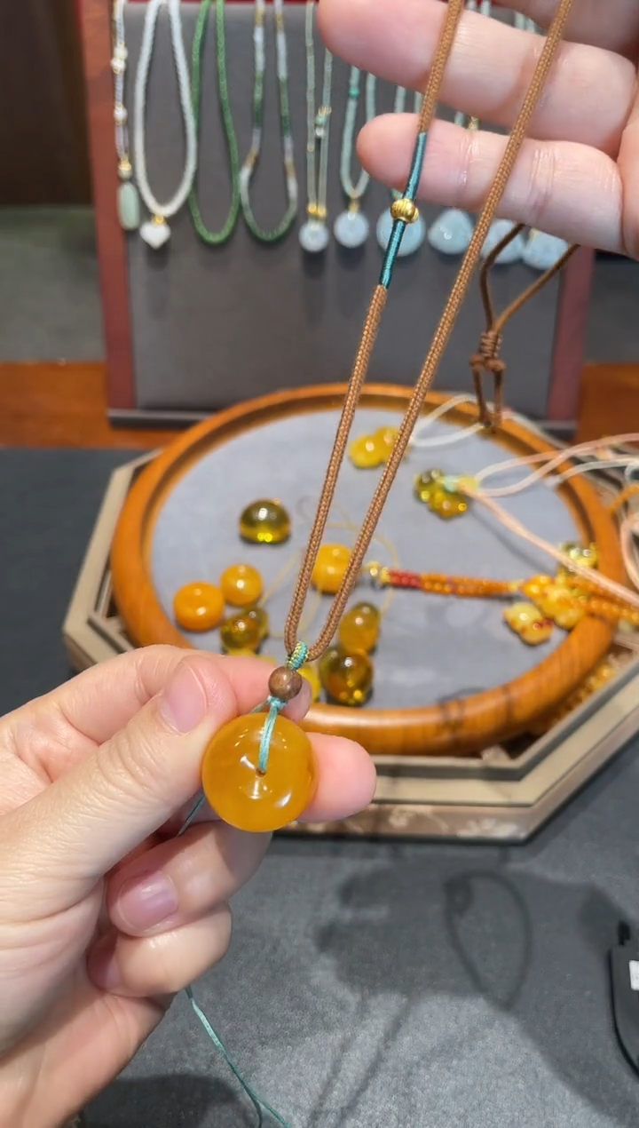 蜜蜡颈饰未镶嵌平安扣