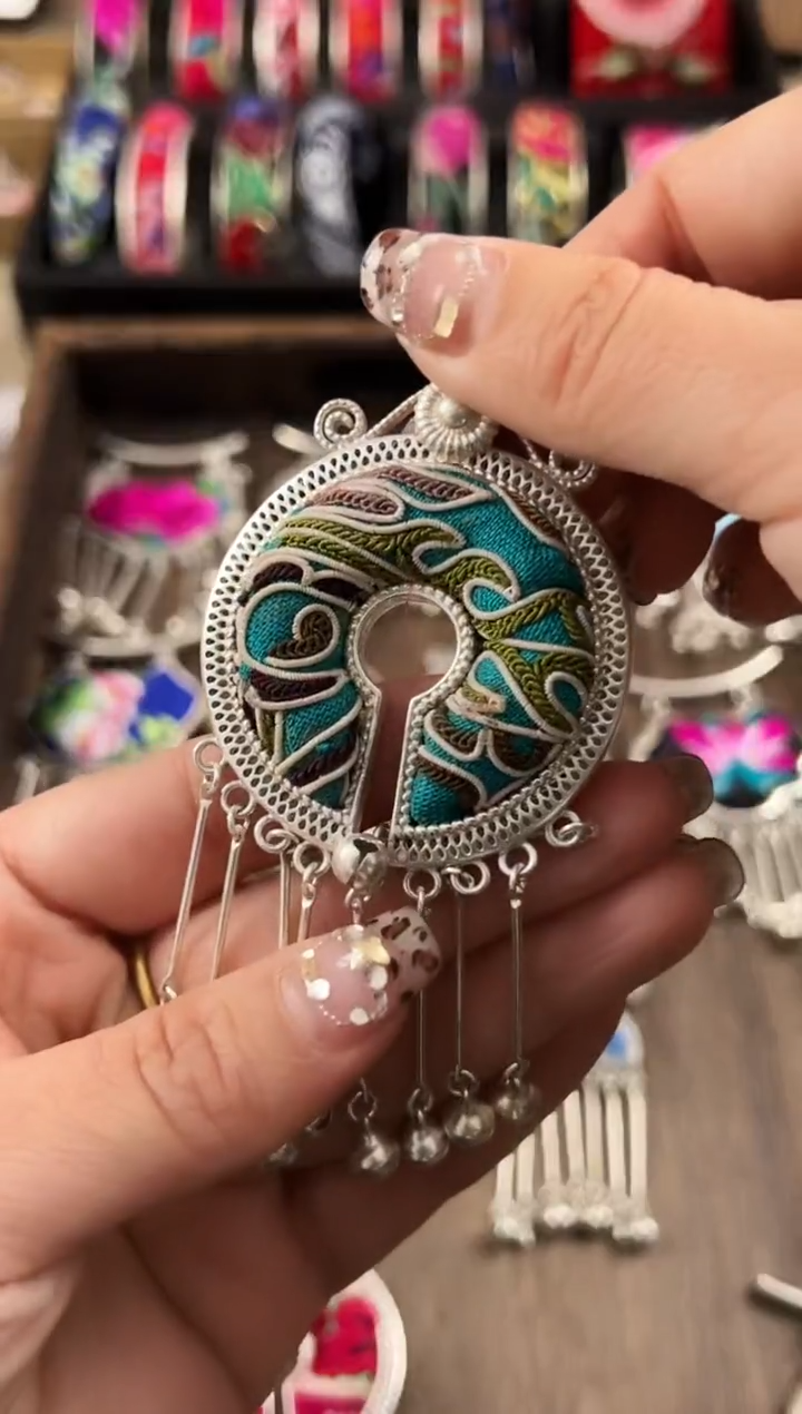 【闪购商品】织绣民族风老绣饰品120