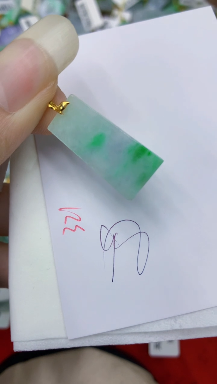 翡翠18K金镶嵌颈饰111111111111