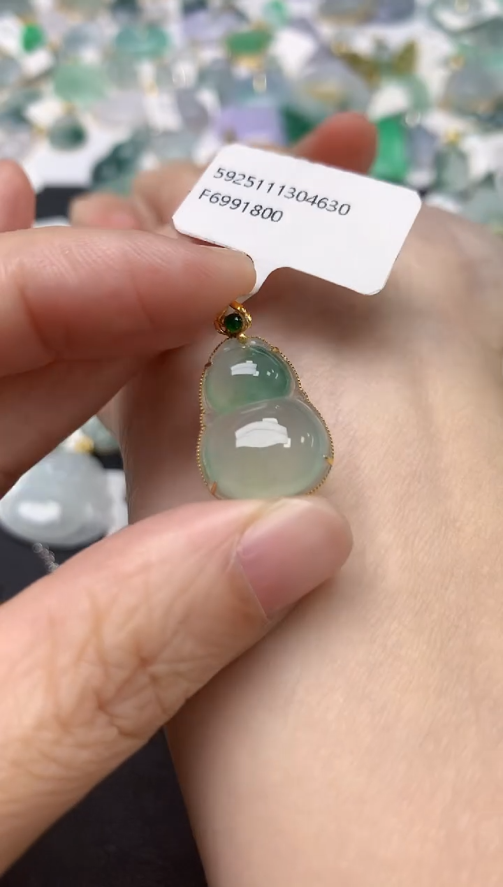 颈饰18K金镶嵌翡翠天然缅甸A货翡翠