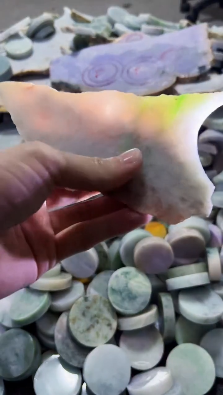 【闪购商品】翡翠颈饰未镶嵌A货吴玉371