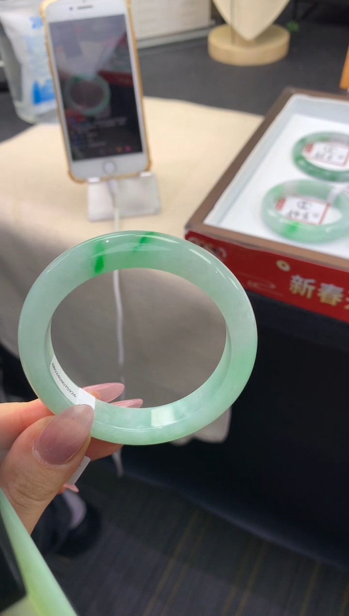 【闪购商品】翡翠手镯未镶嵌             
