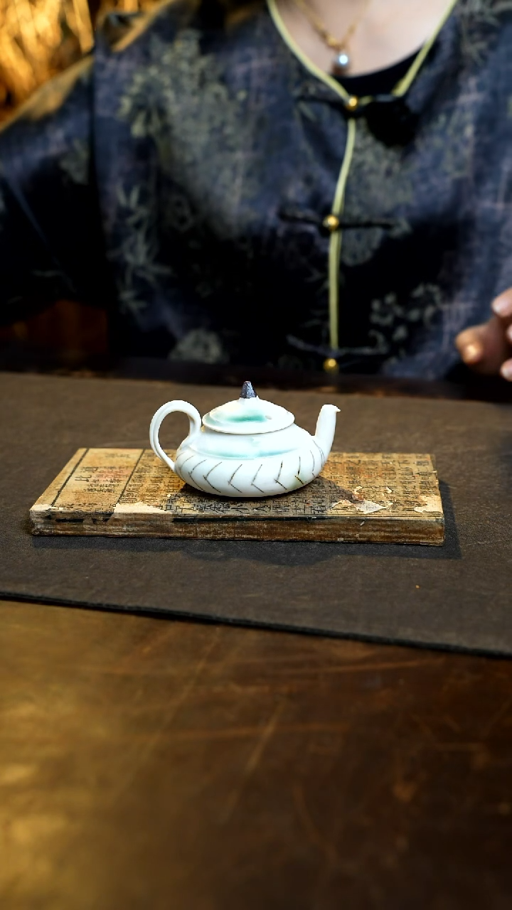 小恒老师雕刻果绿色小瓷壶