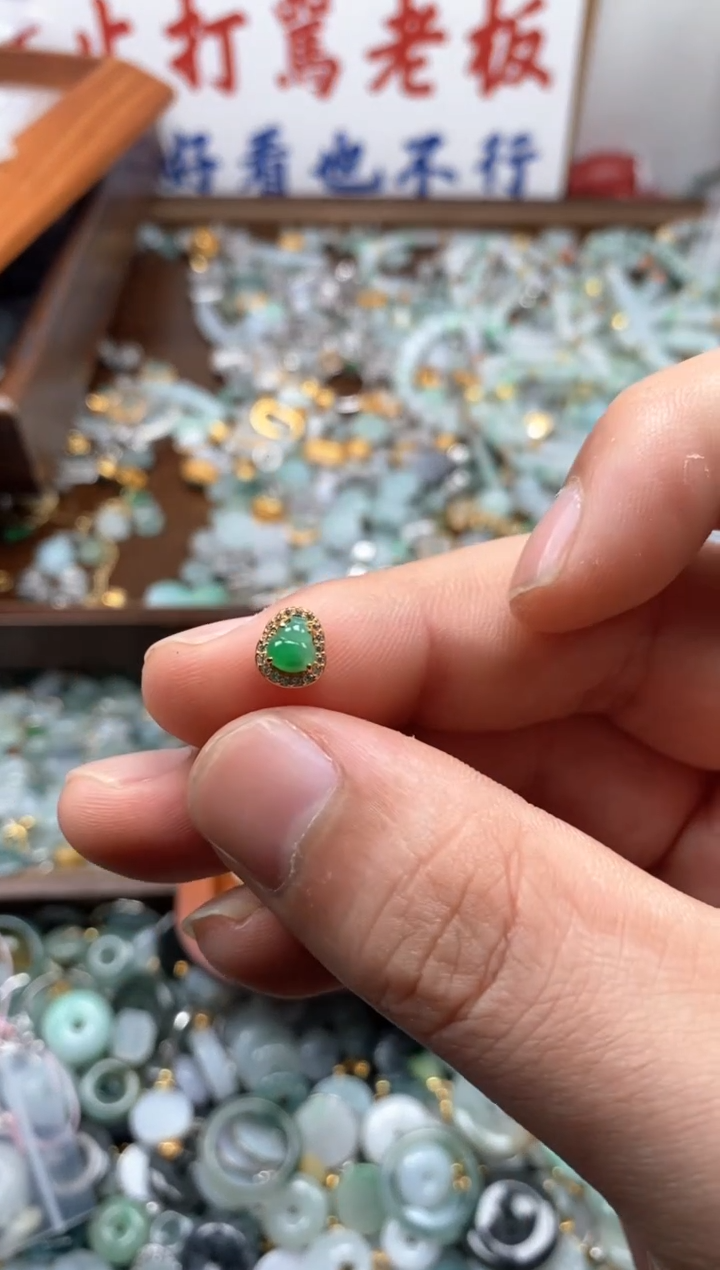 【闪购商品】翡翠颈饰未镶嵌哥哥