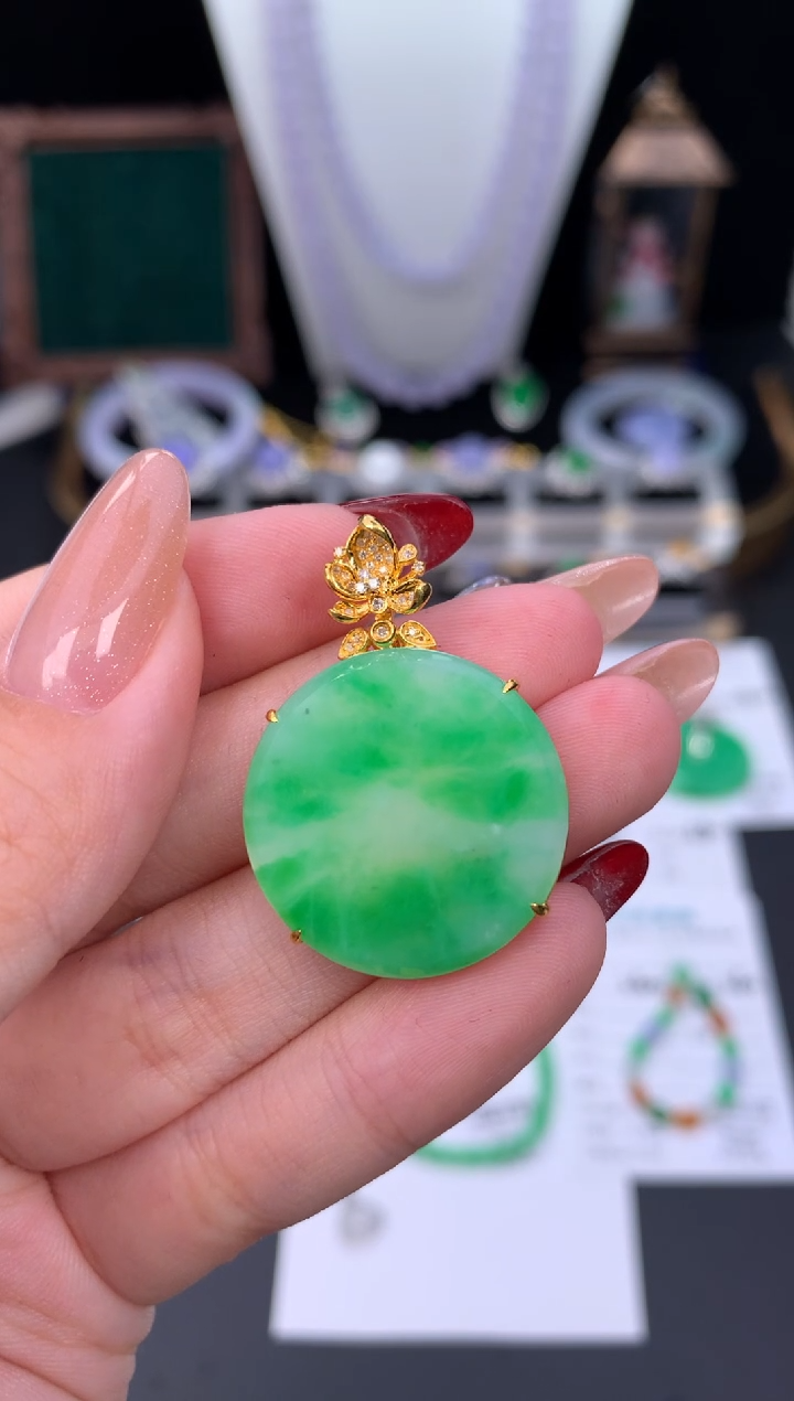 颈饰18K金镶嵌翡翠安48小时鉴赏期 退货不扣服务费