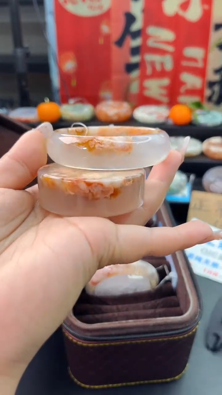 【闪购商品】石英质玉手镯未镶嵌赠送镯心（55圈口