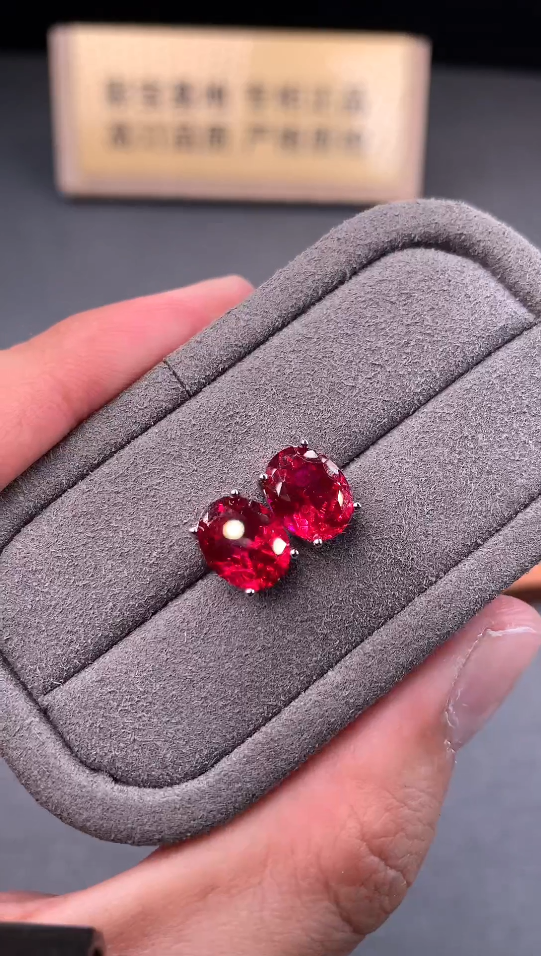 银S925镶嵌耳饰红宝石2222