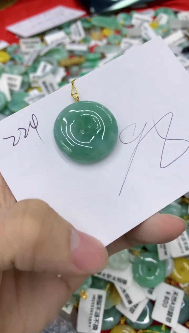 翡翠18K金镶嵌颈饰1111111111