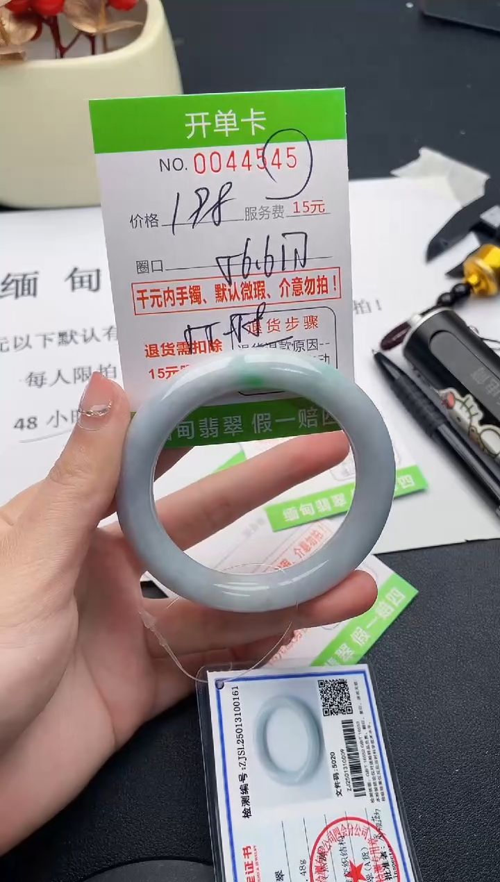 【闪购商品】45女王丽致优雅手镯时尚百搭