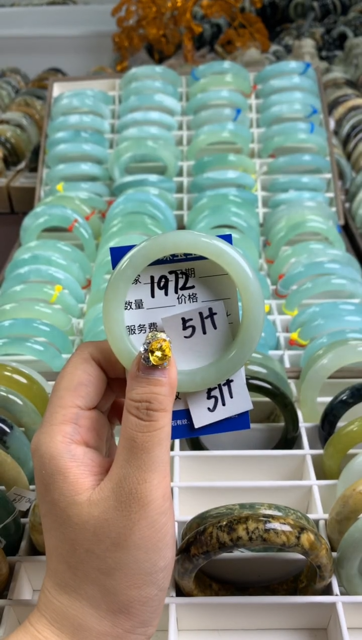 【闪购商品】蛇纹石玉手镯未镶嵌1972