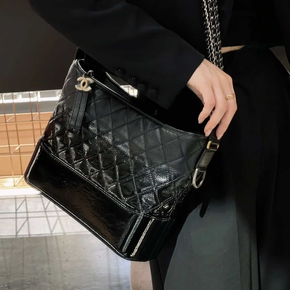 95新 Chanel/香奈儿 专柜38500黑色中号流浪单肩包B4784