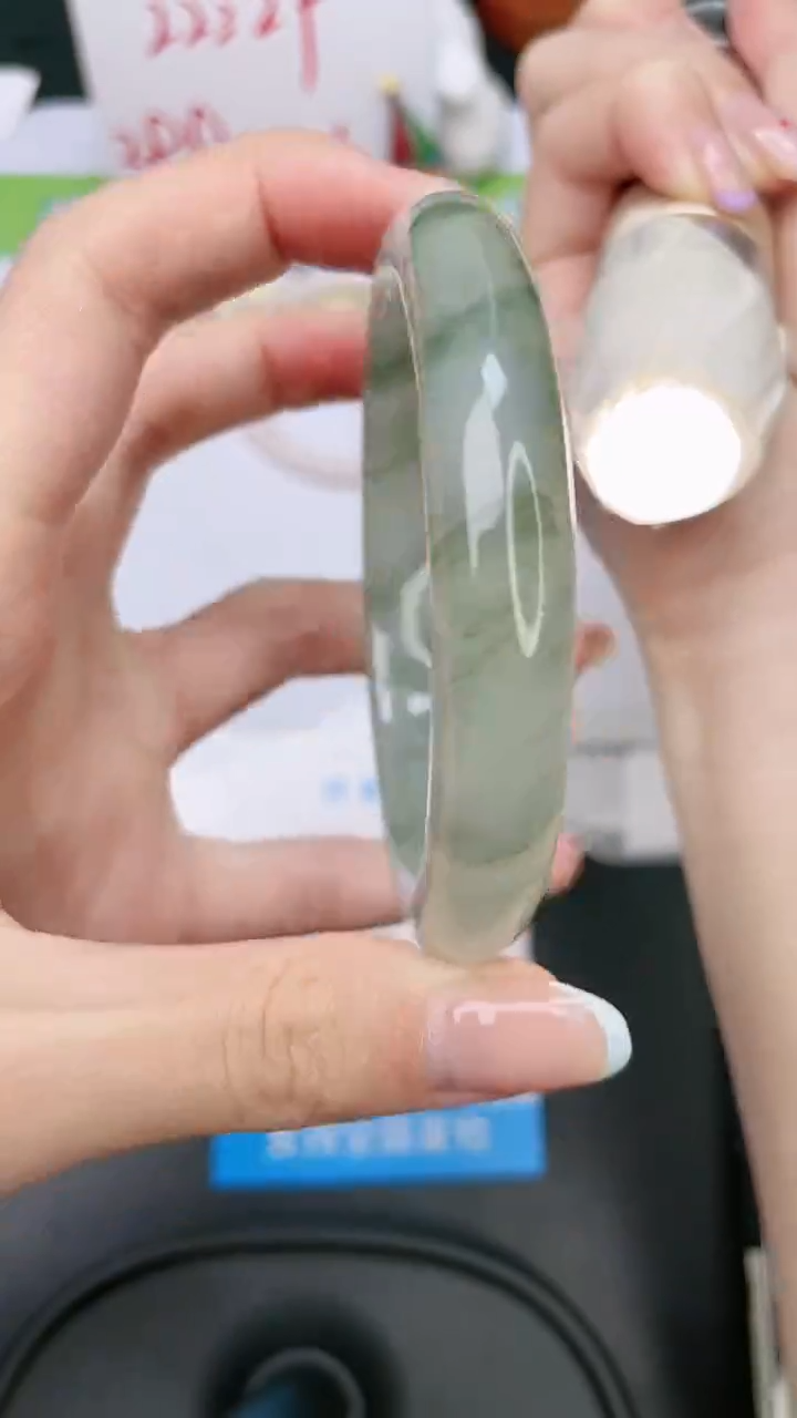 石英质玉手镯未镶嵌12