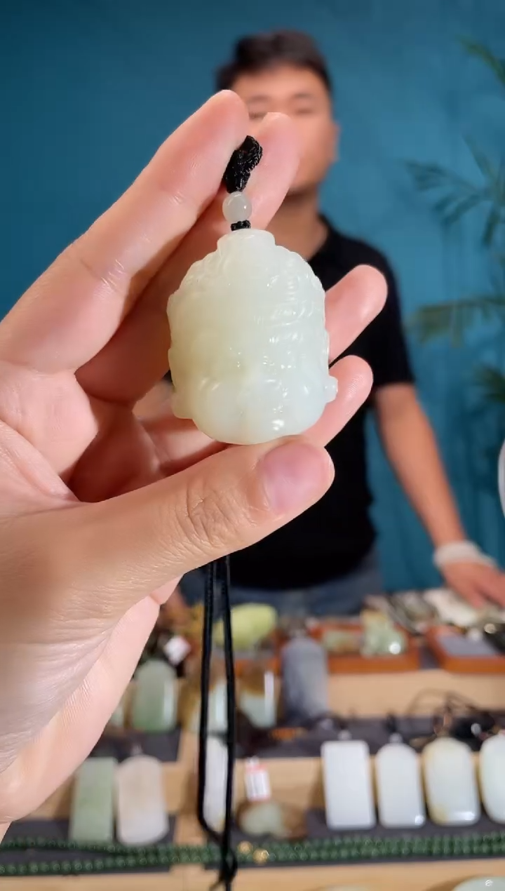 和田玉未镶嵌颈饰1