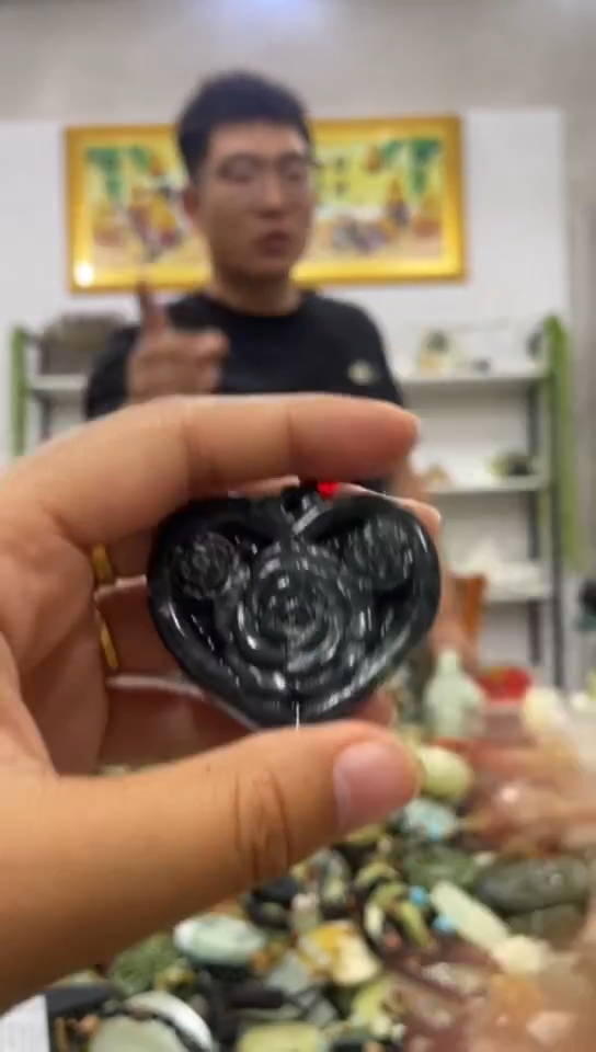 未镶嵌岫玉吊坠 