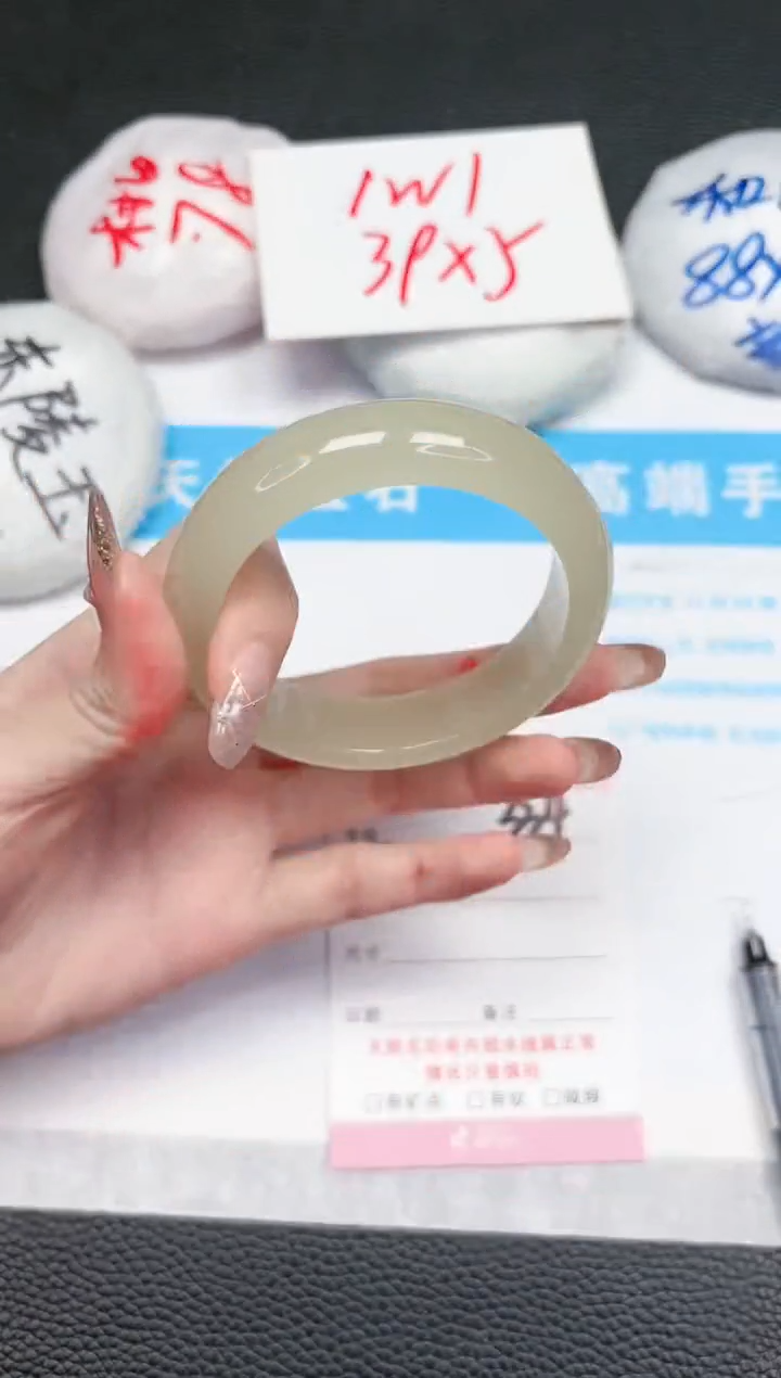 【闪购商品】石英质玉手镯未镶嵌334-55.4