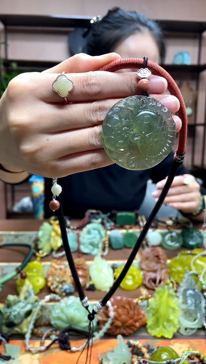 未镶嵌岫玉吊坠多样性发货发其中之一