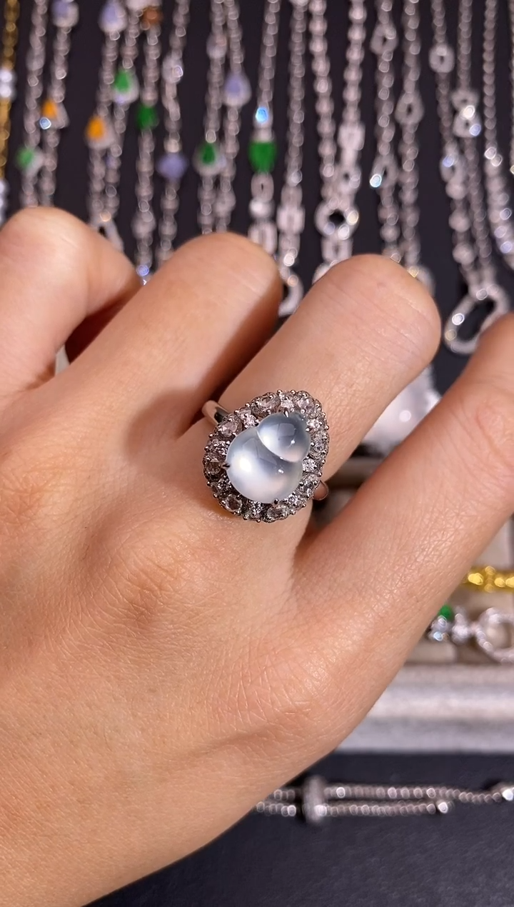 18K金镶嵌戒指翡翠戒指