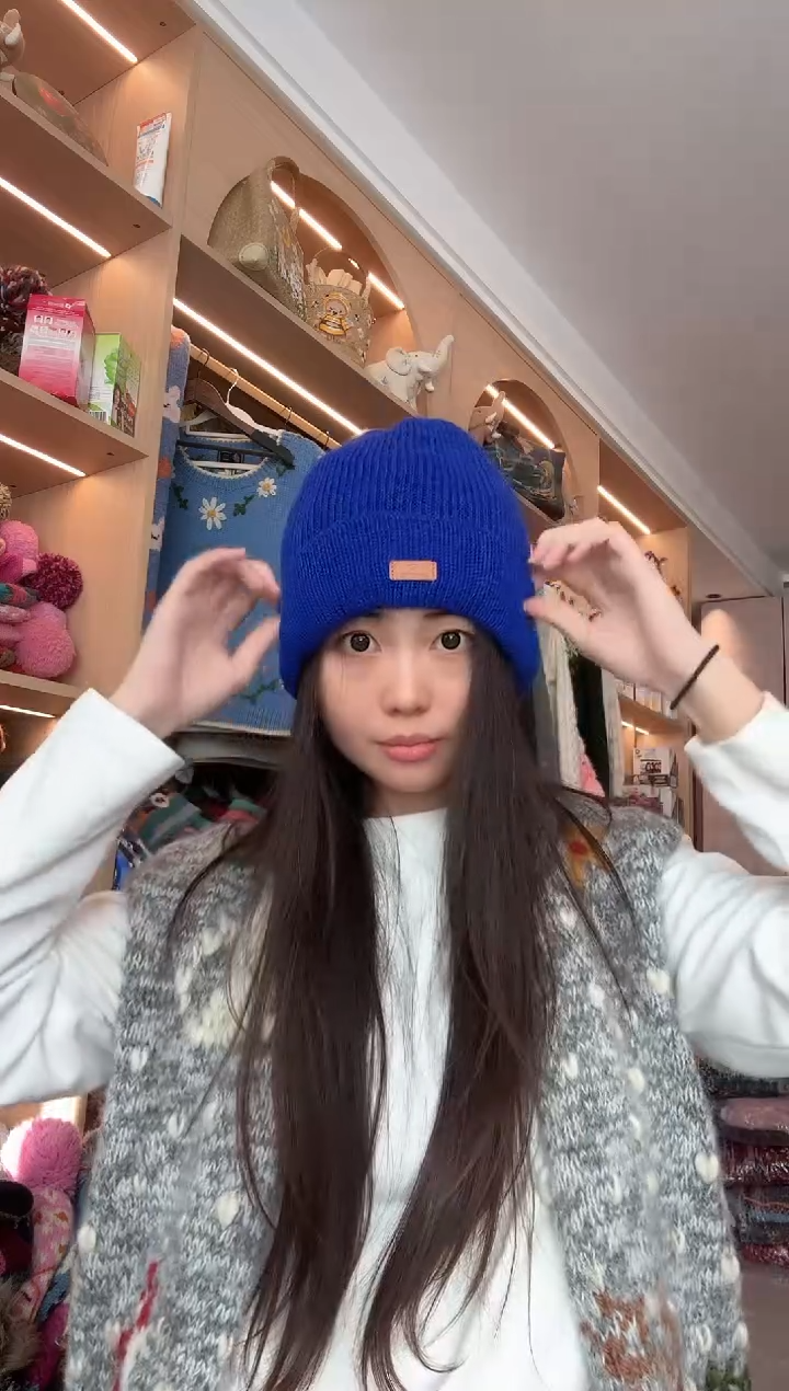 羊毛蓝色帽          
