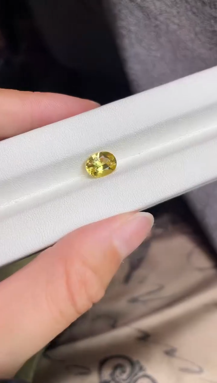 未镶嵌裸石绿柱石1.6克拉