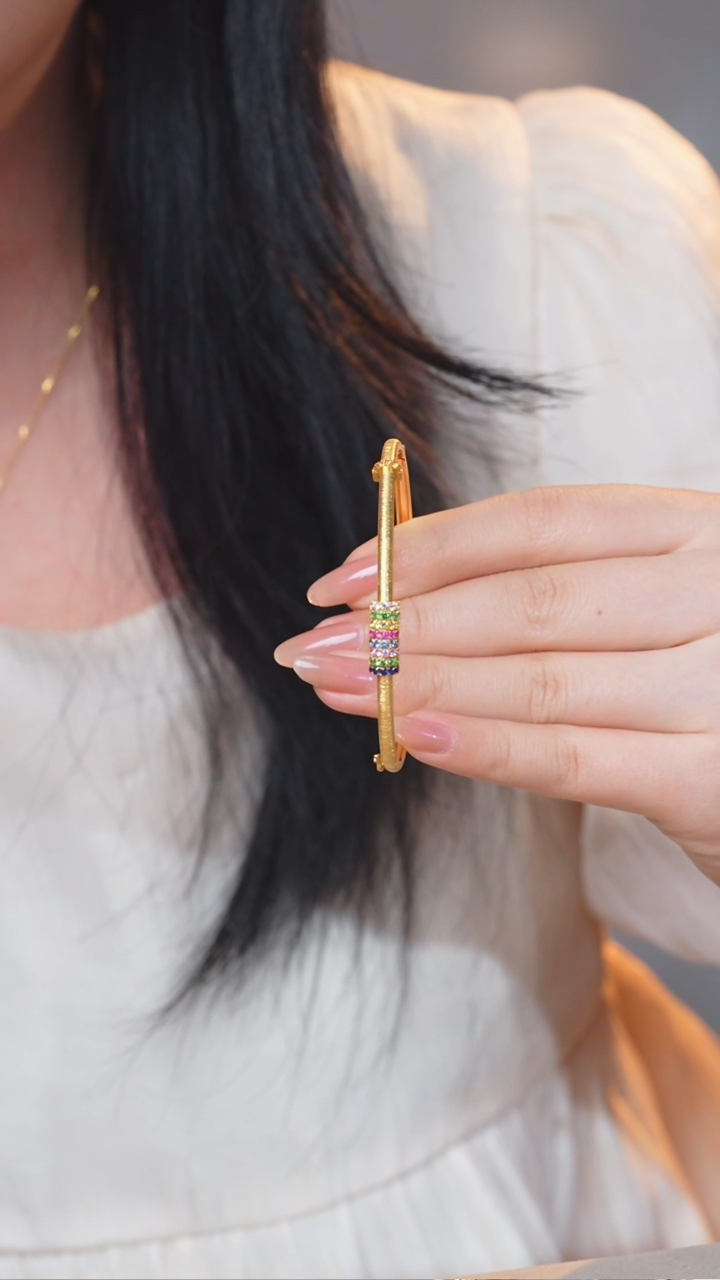 彩色蓝宝石手镯18K金镶嵌圈口60（9号）@@U8709