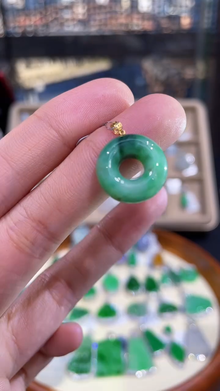 【闪购商品】翡翠吊坠(不含链)18K金镶嵌甜甜圈