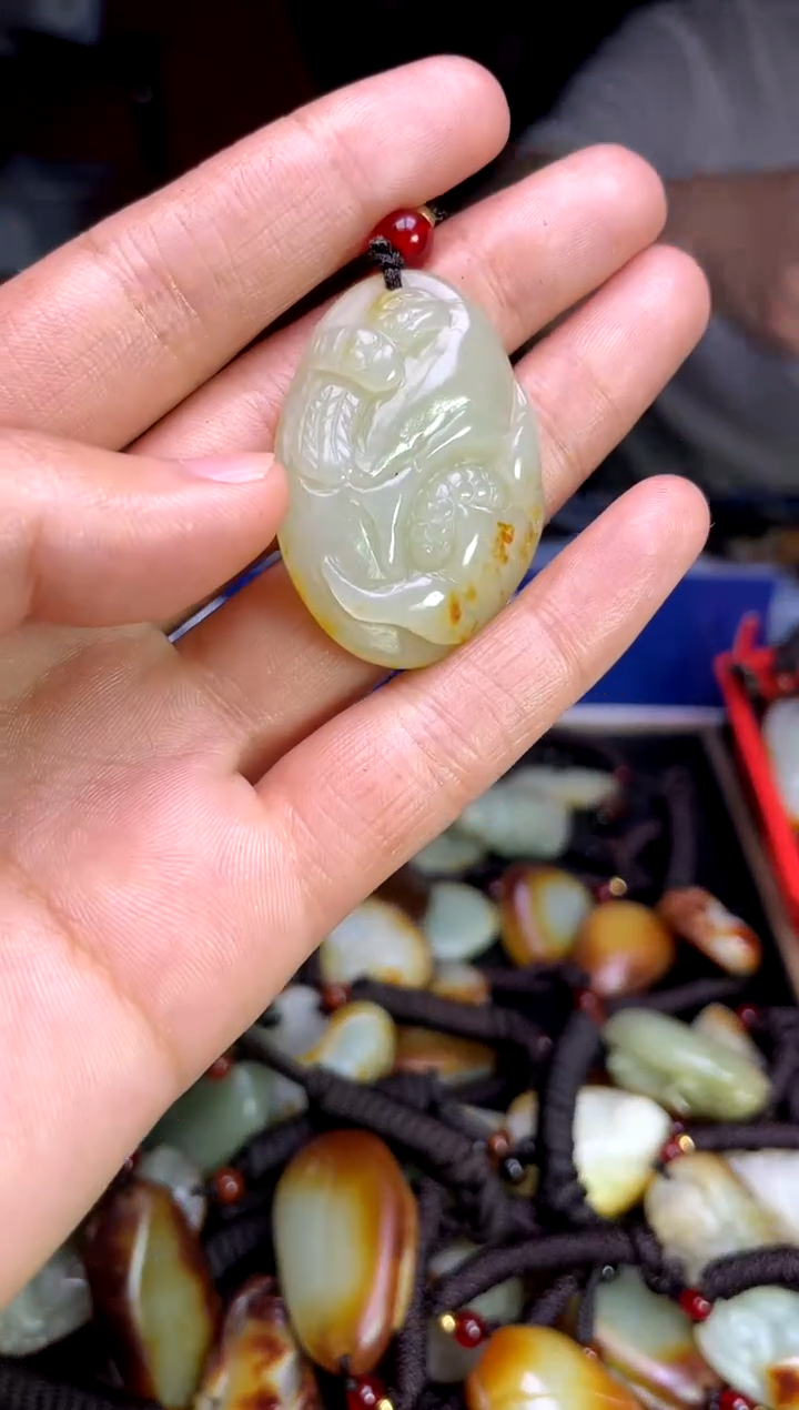 和田玉未镶嵌颈饰1