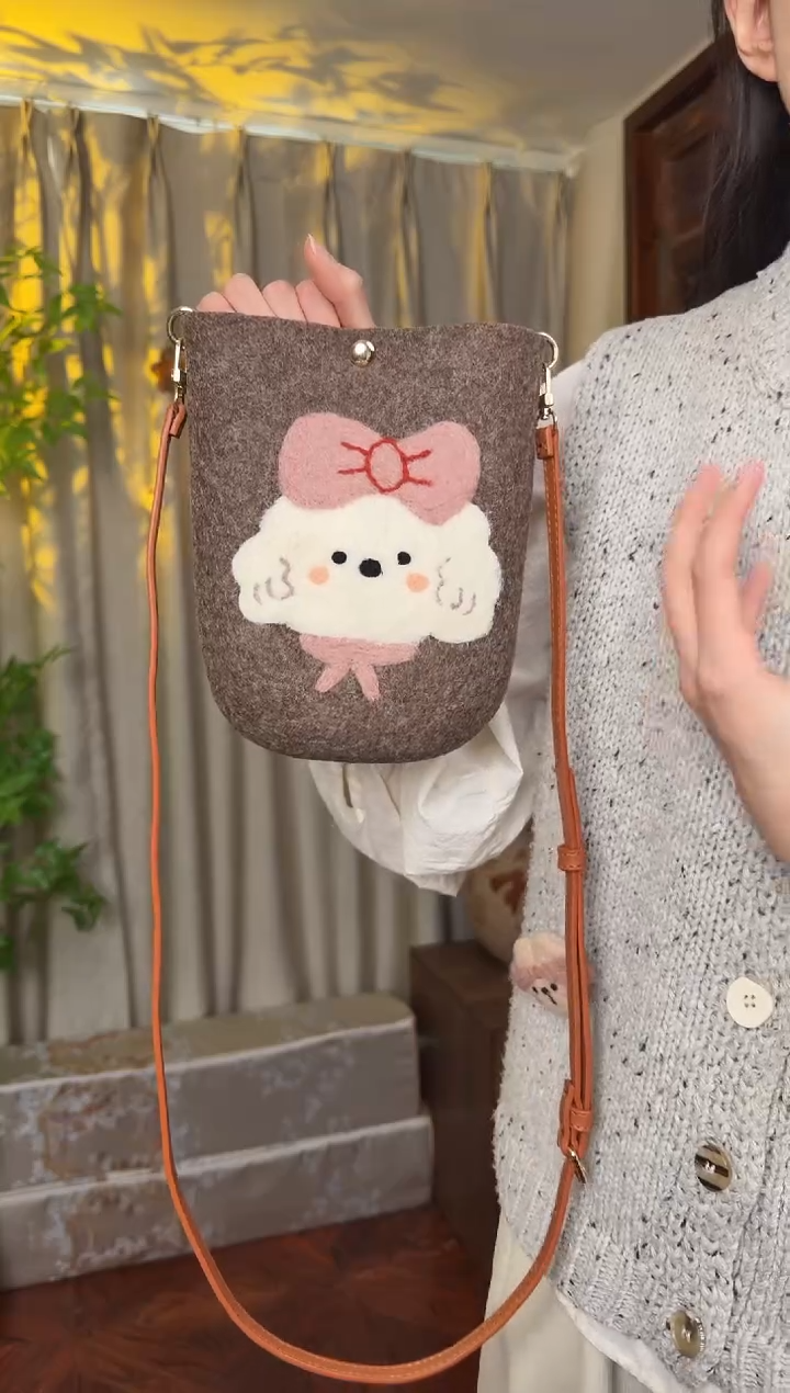 羊毛非遗羊毛毡包 手机包小狗