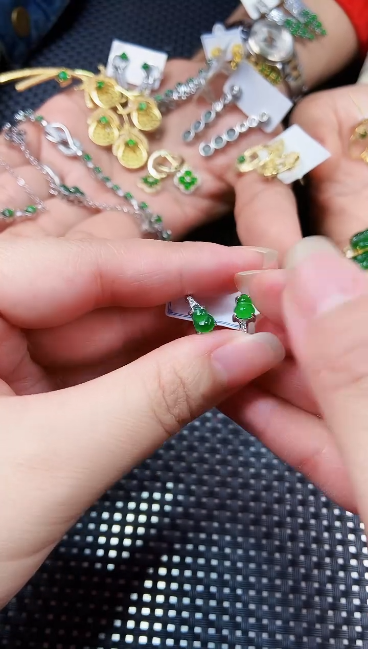 【闪购商品】翡翠耳饰未镶嵌111111111