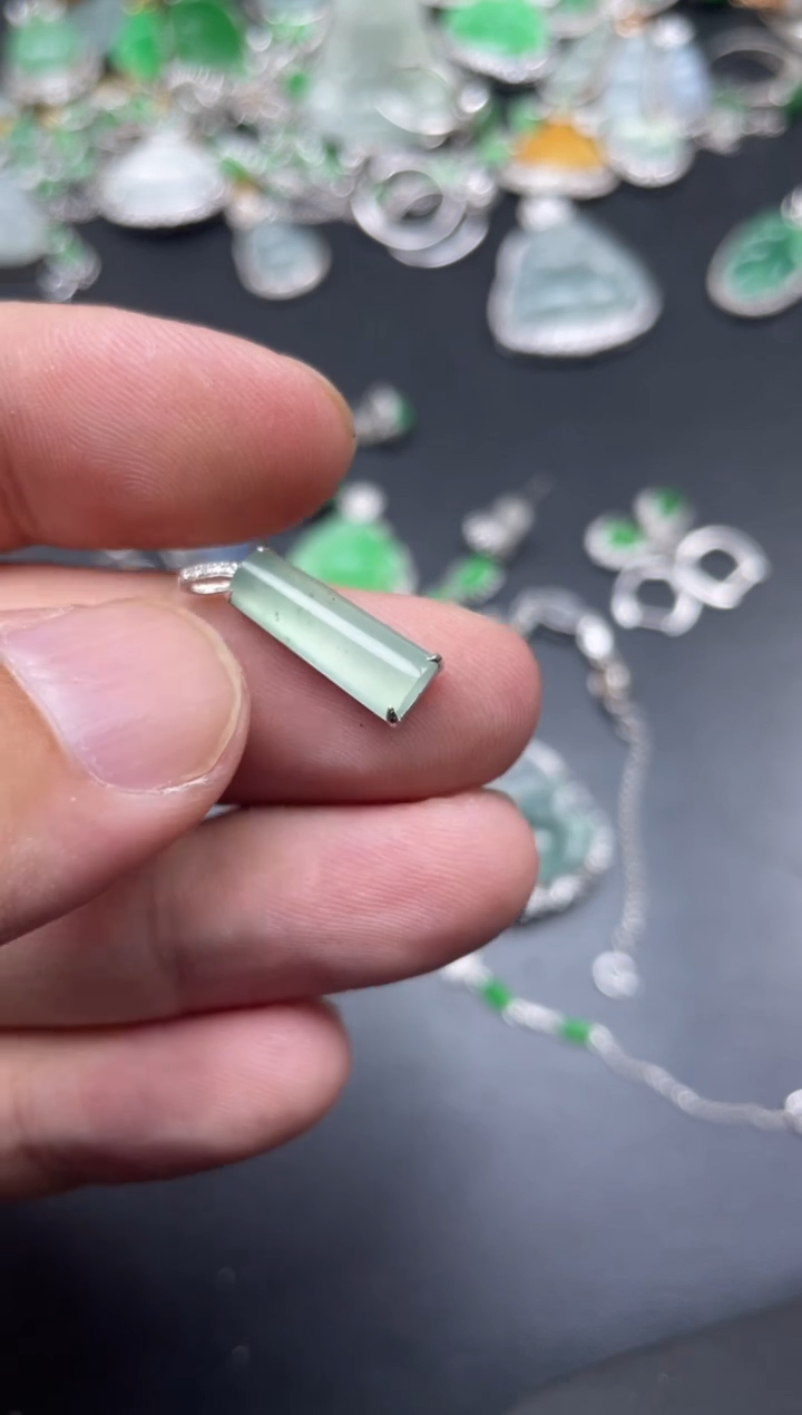 【闪购商品】翡翠颈饰18K金镶嵌foce寄售不退换