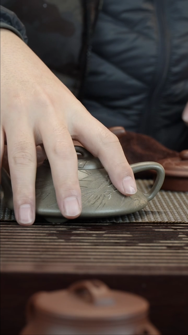 【闪购商品】紫砂茶壶青段刻绘合瓢150CC半手工