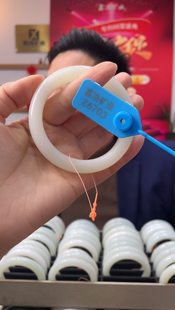 【闪购商品】和田玉手镯未镶嵌金山矿 Z6703 圈口60