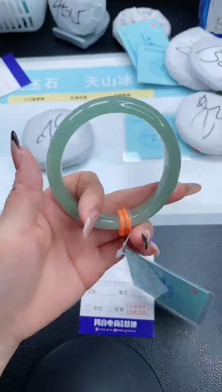 【闪购商品】石英质玉手镯未镶嵌13S274-62